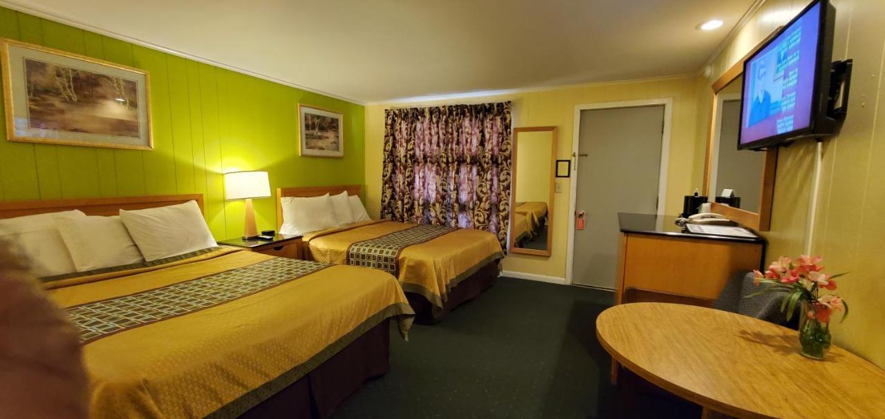 Pinebrook Motel 2*