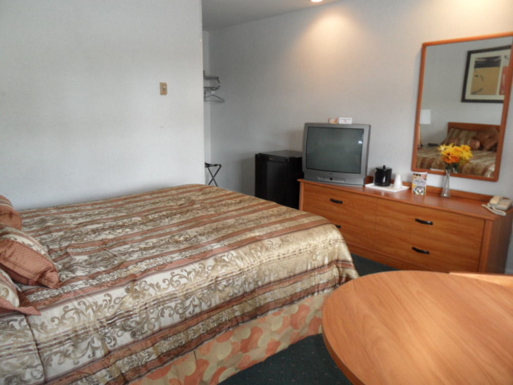 Pinebrook Motel 2*