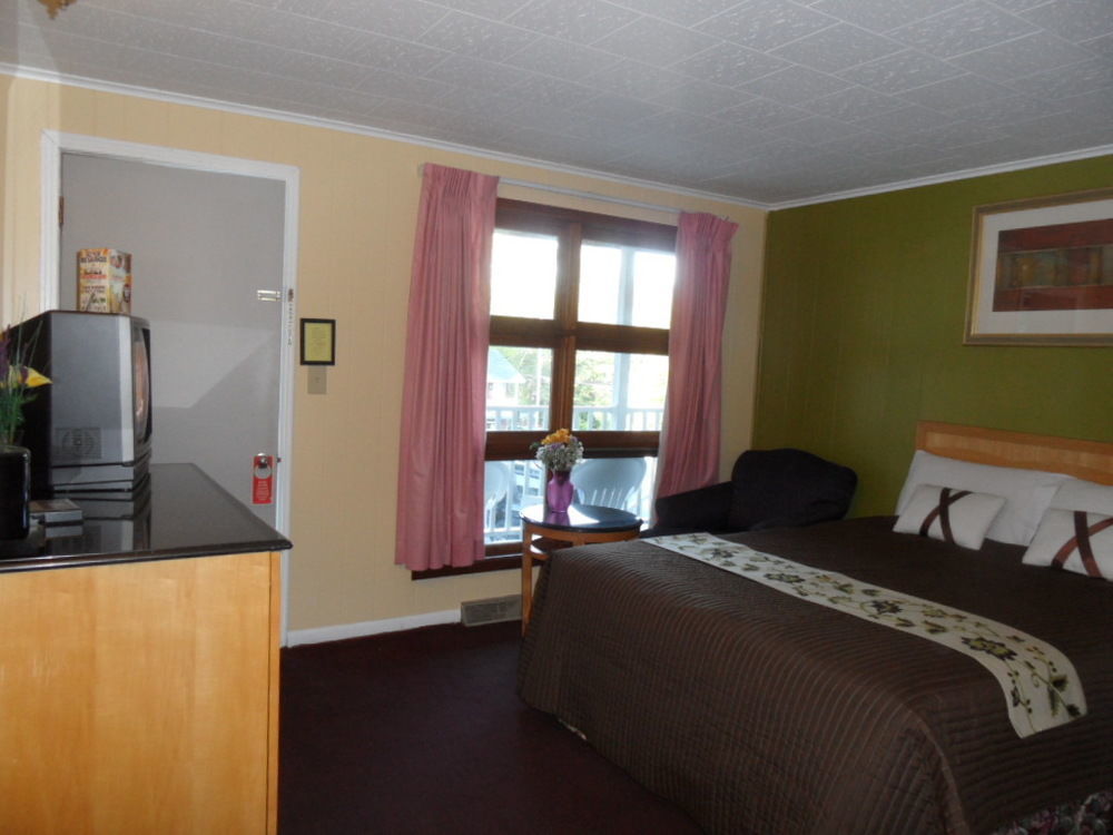 Pinebrook Motel 2*