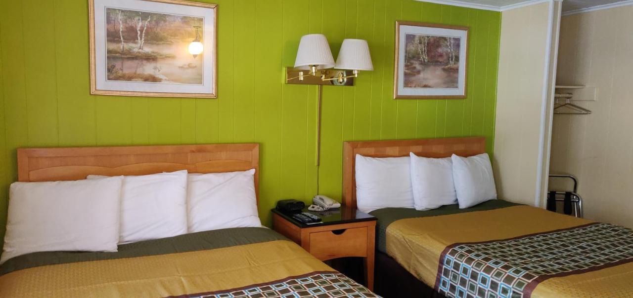 Pinebrook Motel 2*